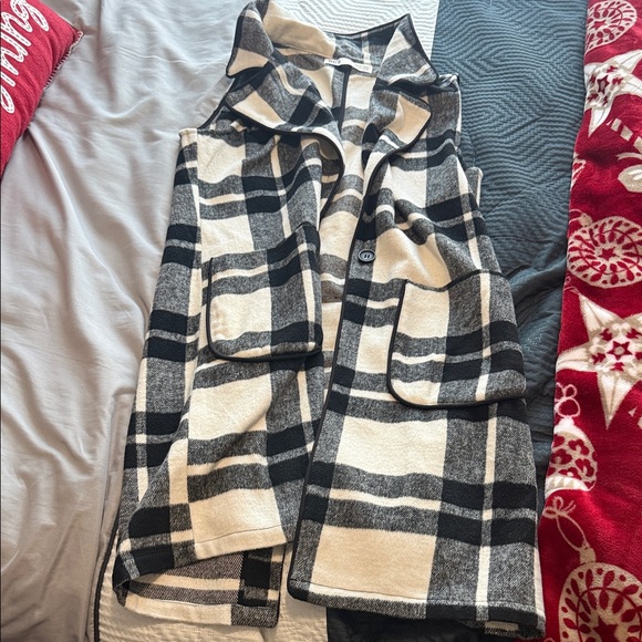 BKE Sweaters - BKE Black and Cream Checkered Vest